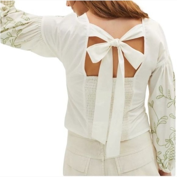 Anthropologie NWT Embroidered Smocked Puff Sleeve Top Blouse M - Picture 2 of 12